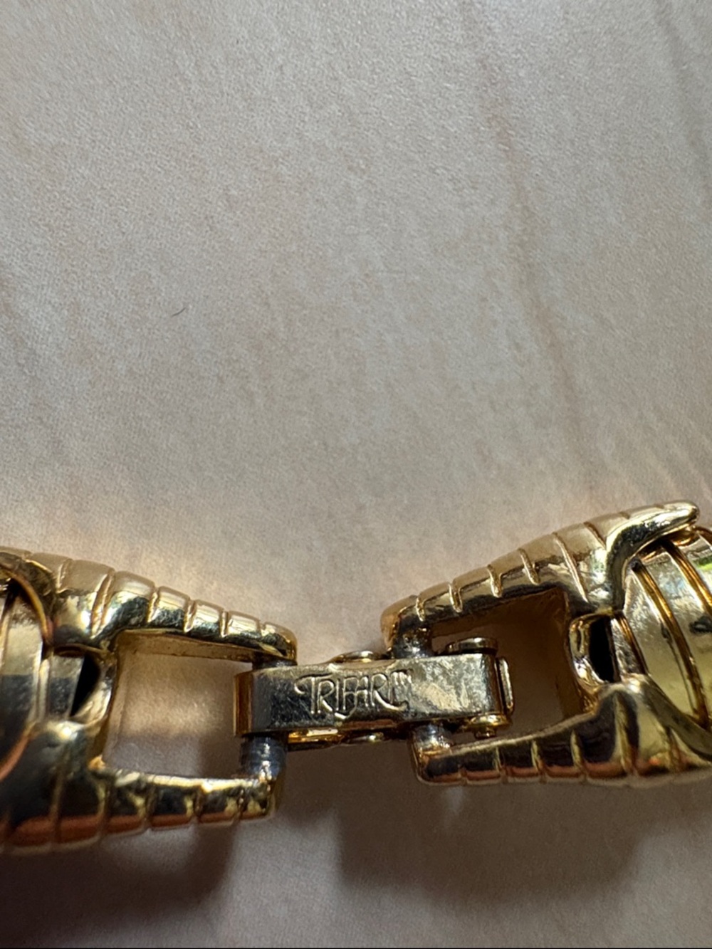 Vintage Trifari Gold-Tone Sculptural Wave Necklace - Picture 3 of 3